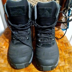 Men's North Face winter boots sz.9.5 EUC